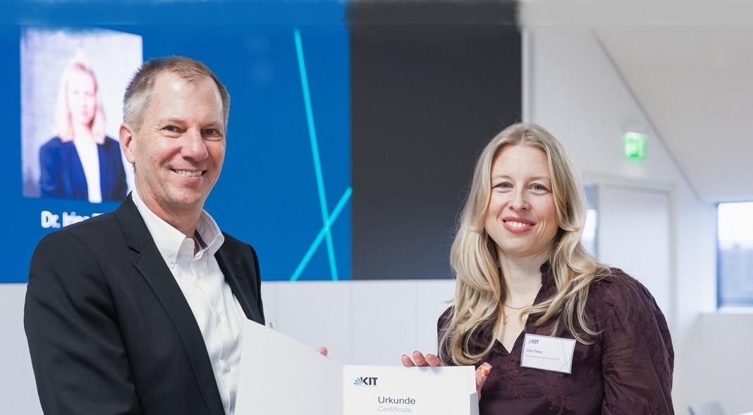 Preisträgerin Dr. Irina Timm mit VP Prof. Oliver Kraft